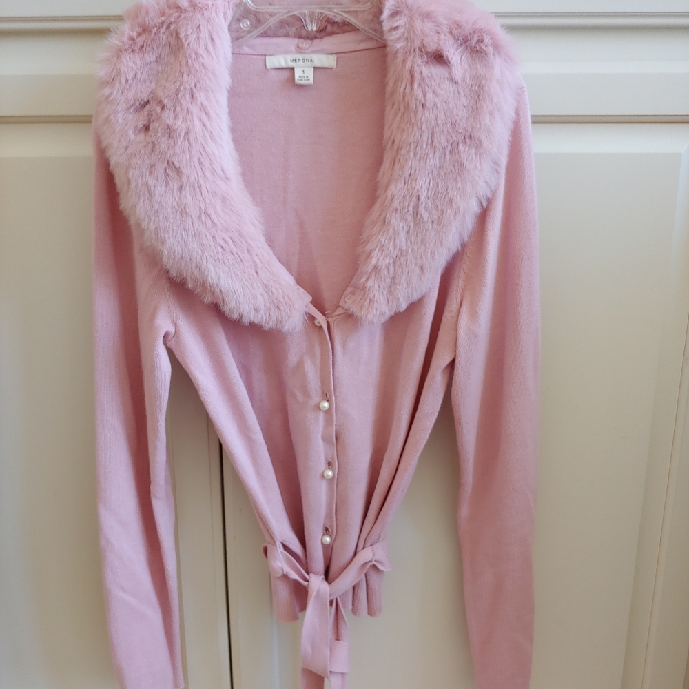 Pink sweater with fur collar